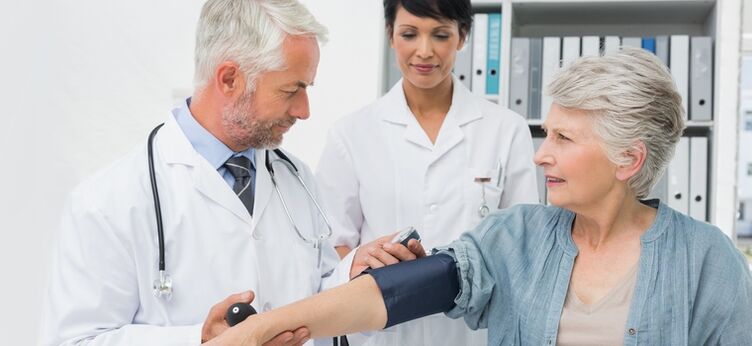 Asinsspiediena mērīšana, lai diagnosticētu hipertensiju